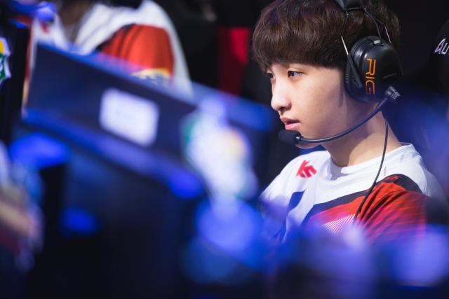 柯丝蒂通过 柯丝蒂通过