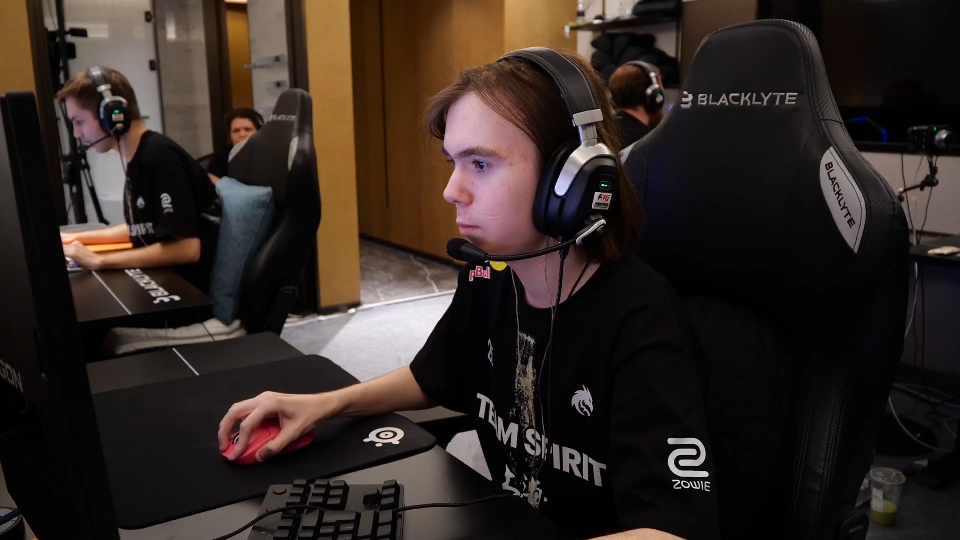 两边绳索立 两边绳索立