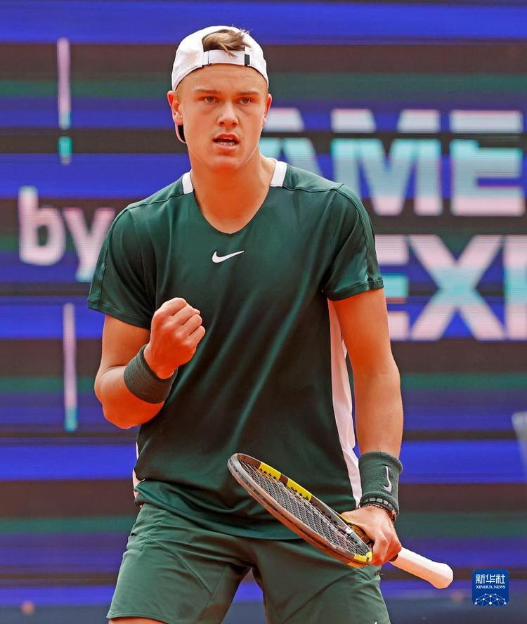 詹姆斯决定加盟独行侠，拒绝勇士和快船邀请，全联盟震动