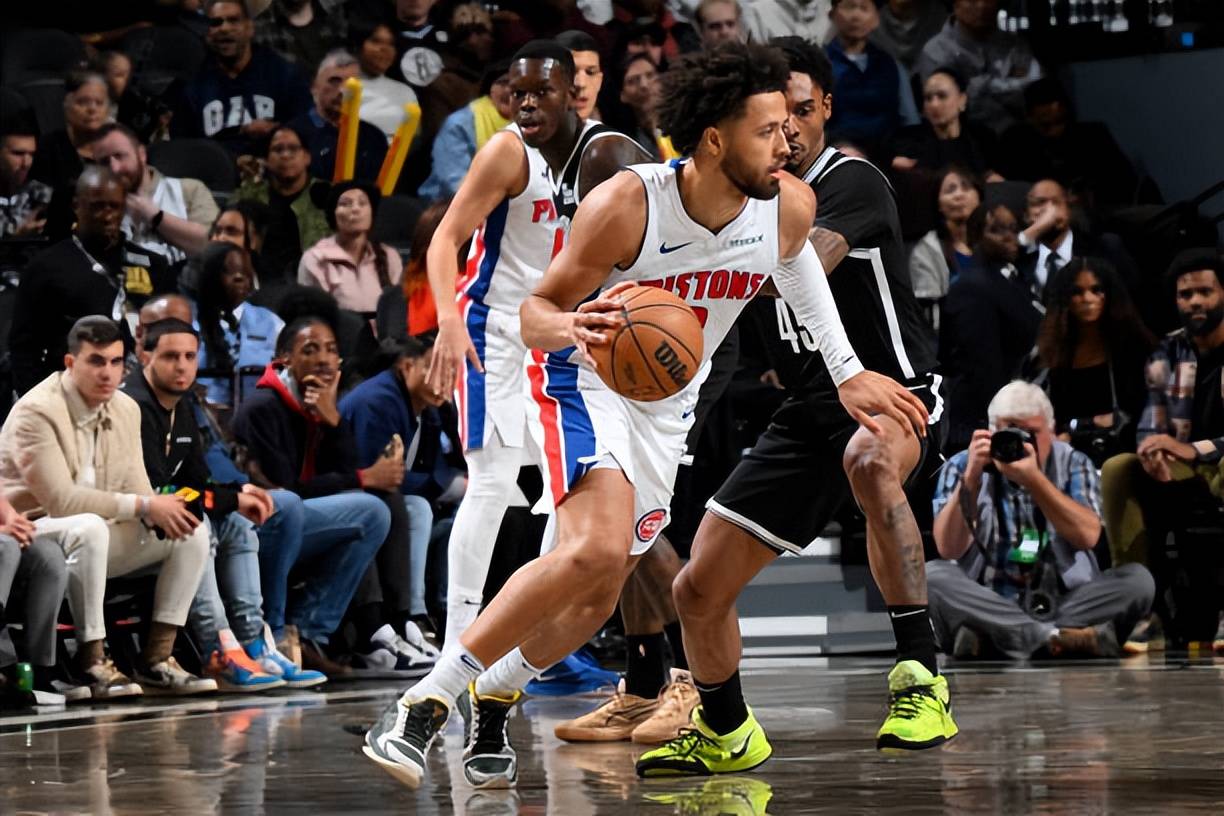 F1阿布扎比排位战报：维斯塔潘强势夺杆，诺里斯第2，皮亚斯特里第3